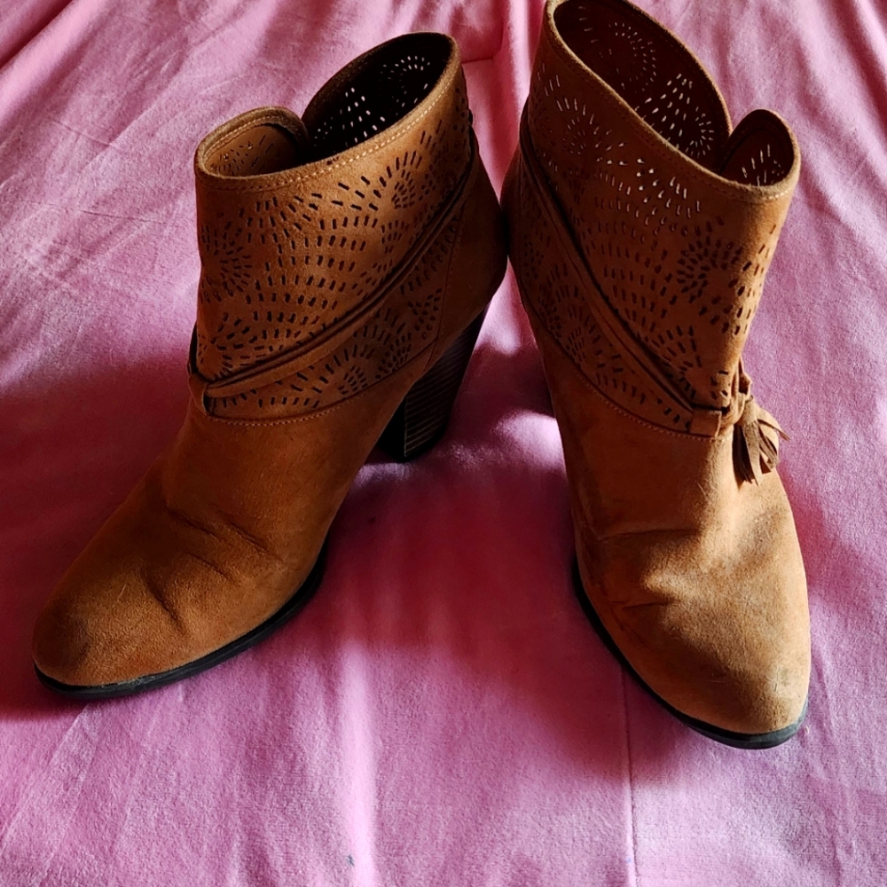 Quipid ankle boots